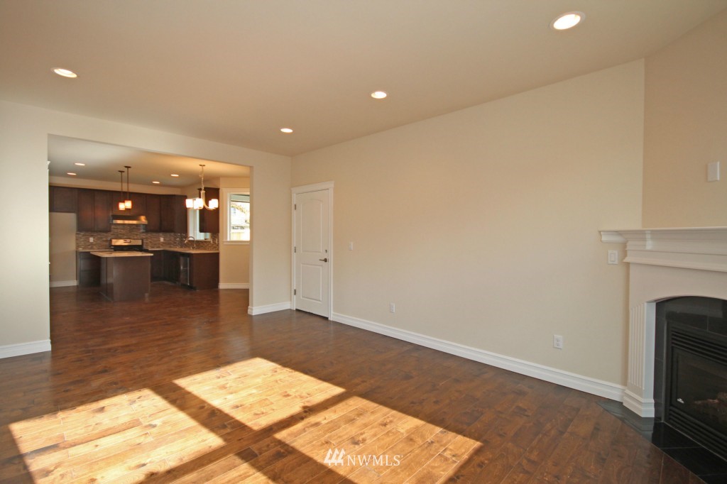528 Wells Avenue North Renton, WA 98057 - Photo 6 of 25 Gallery Image 6