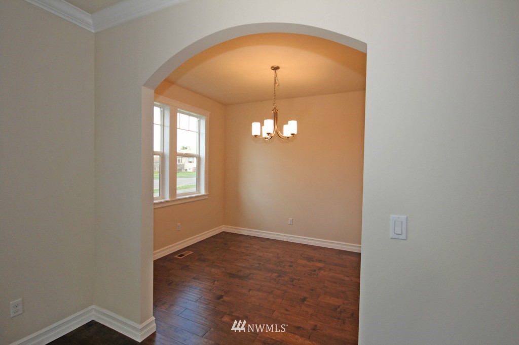 528 Wells Avenue North Renton, WA 98057 - Photo 8 of 25 Gallery Image 8