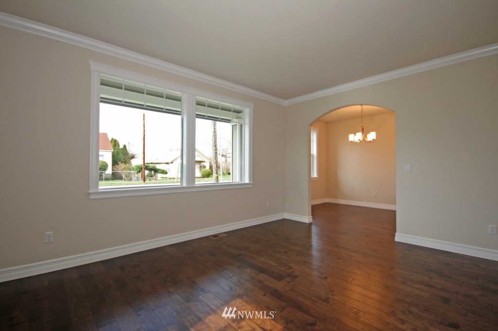 528 Wells Avenue North Renton, WA 98057 - Photo 9 of 25 Gallery Image 9
