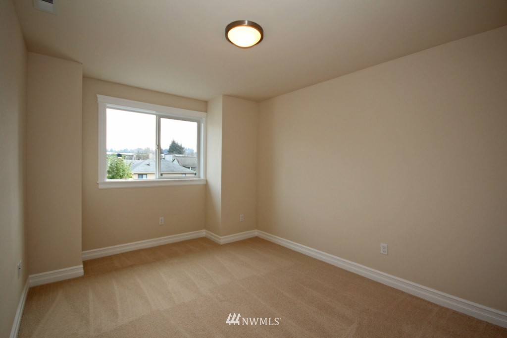 528 Wells Avenue North Renton, WA 98057 - Photo 10 of 25 Gallery Image 10