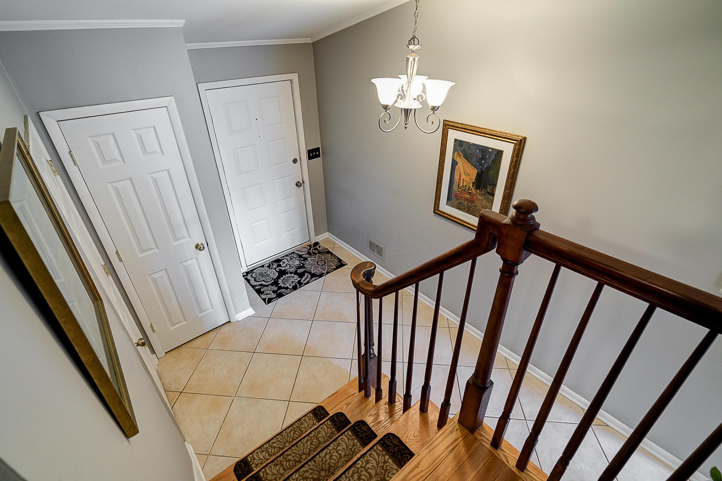 2068 Chardon Road Upper Arlington, OH 43220 - Photo 4 of 41