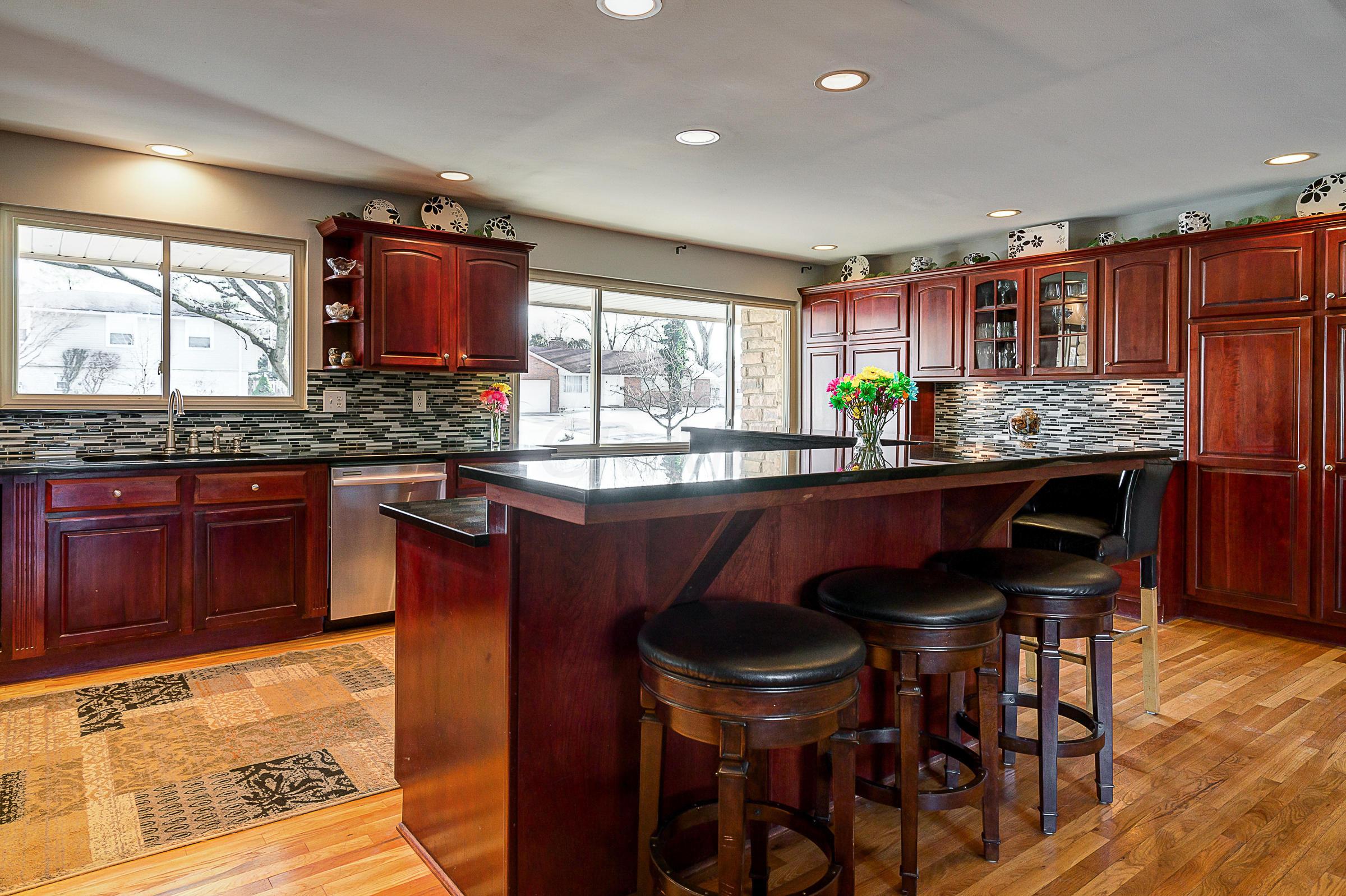 2068 Chardon Road Upper Arlington, OH 43220 - Photo 9 of 41