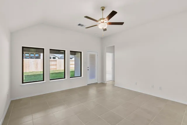 $349,990 | 1064 Shl Crk Trail, Conroe, TX 77304