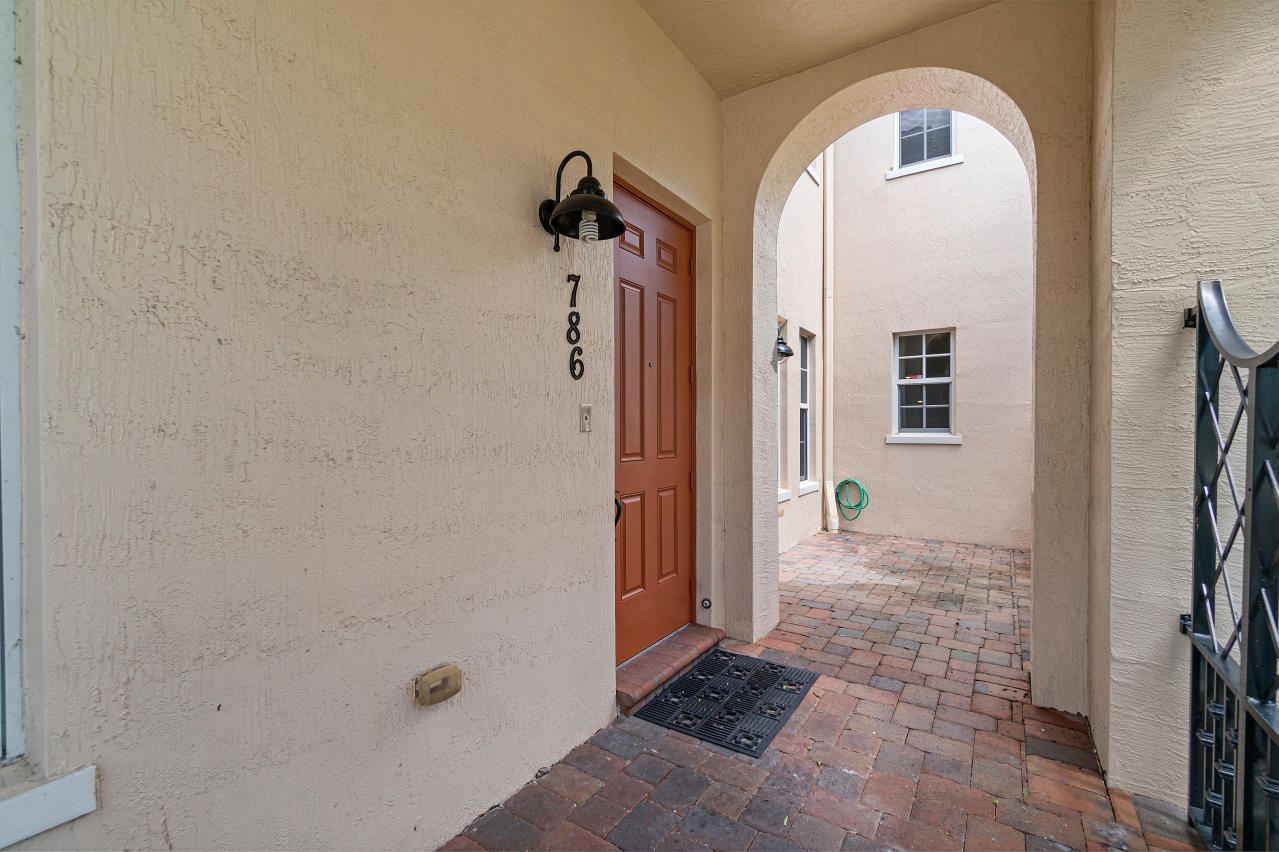 786 Northwest 83rd Lane Boca Raton, FL 33487 - Photo 6 of 31 007-786Northwest83rdLane-BocaRaton-FL-33