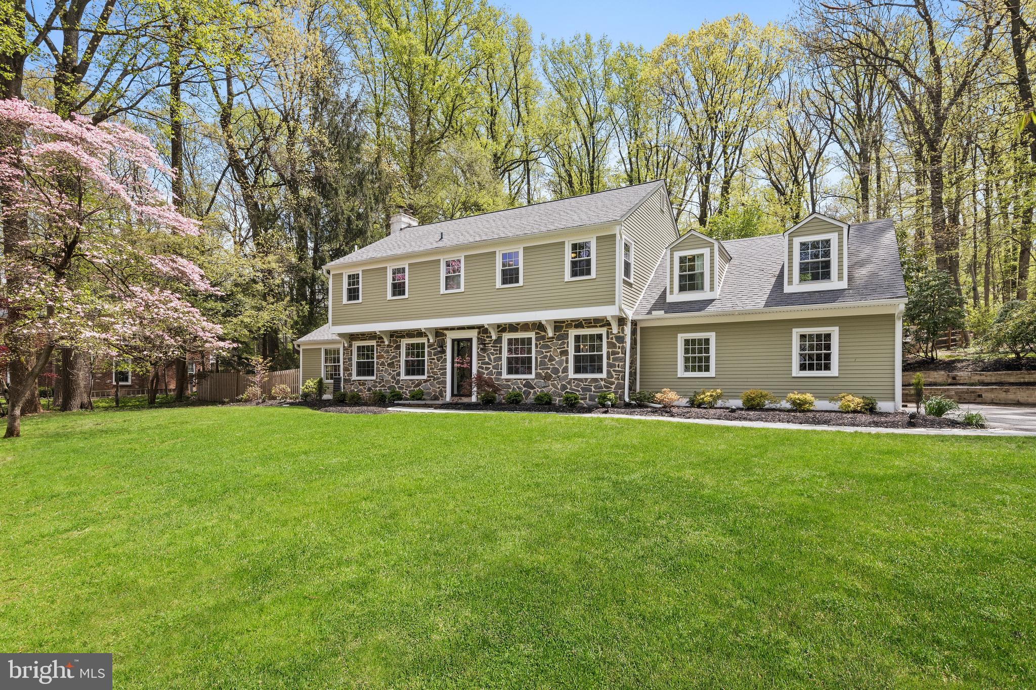 561 Bair Road Berwyn, PA 19312 - Photo 2 of 40 Large front yard