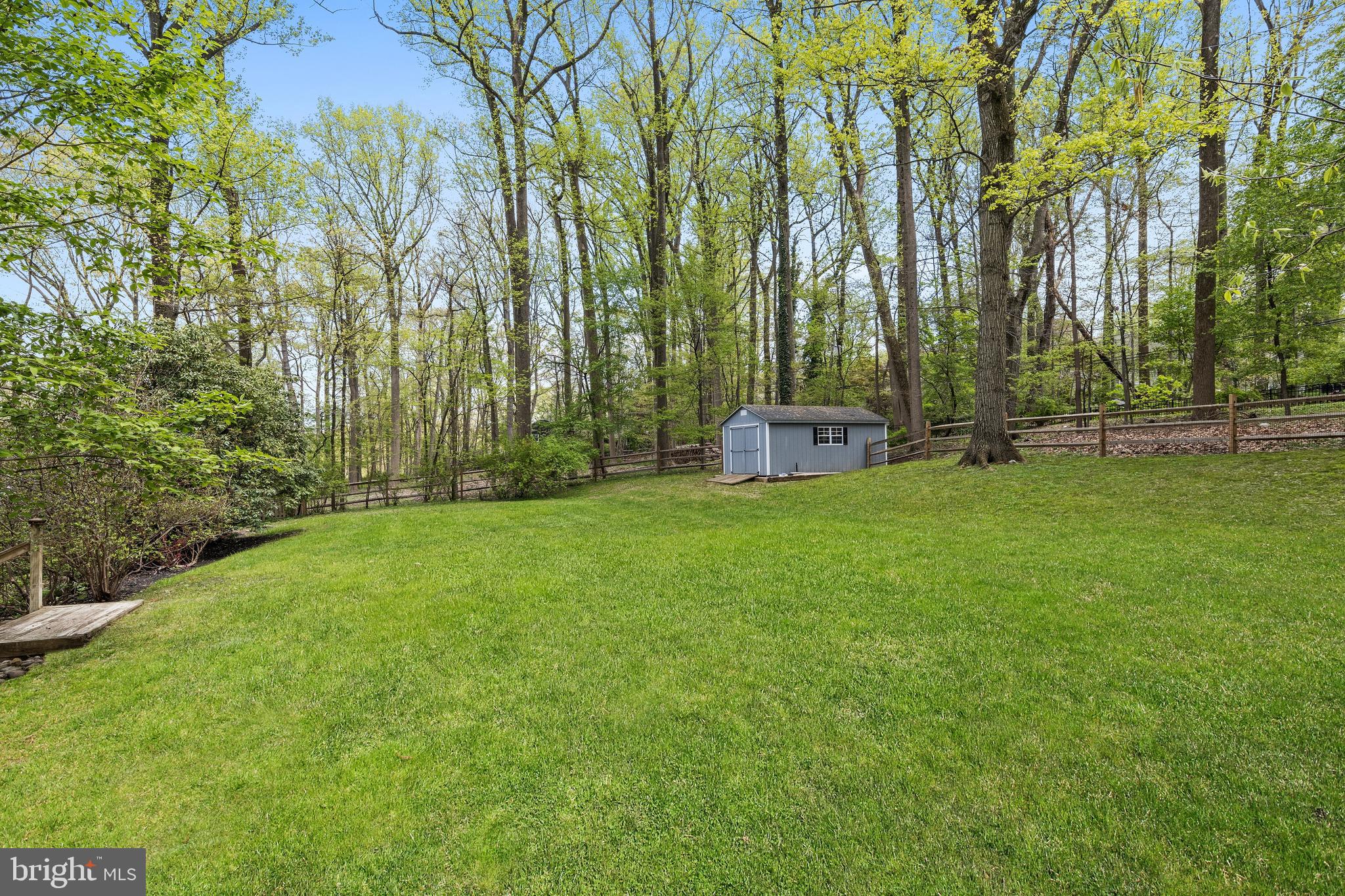 561 Bair Road Berwyn, PA 19312 - Photo 7 of 40 Upper flat yard