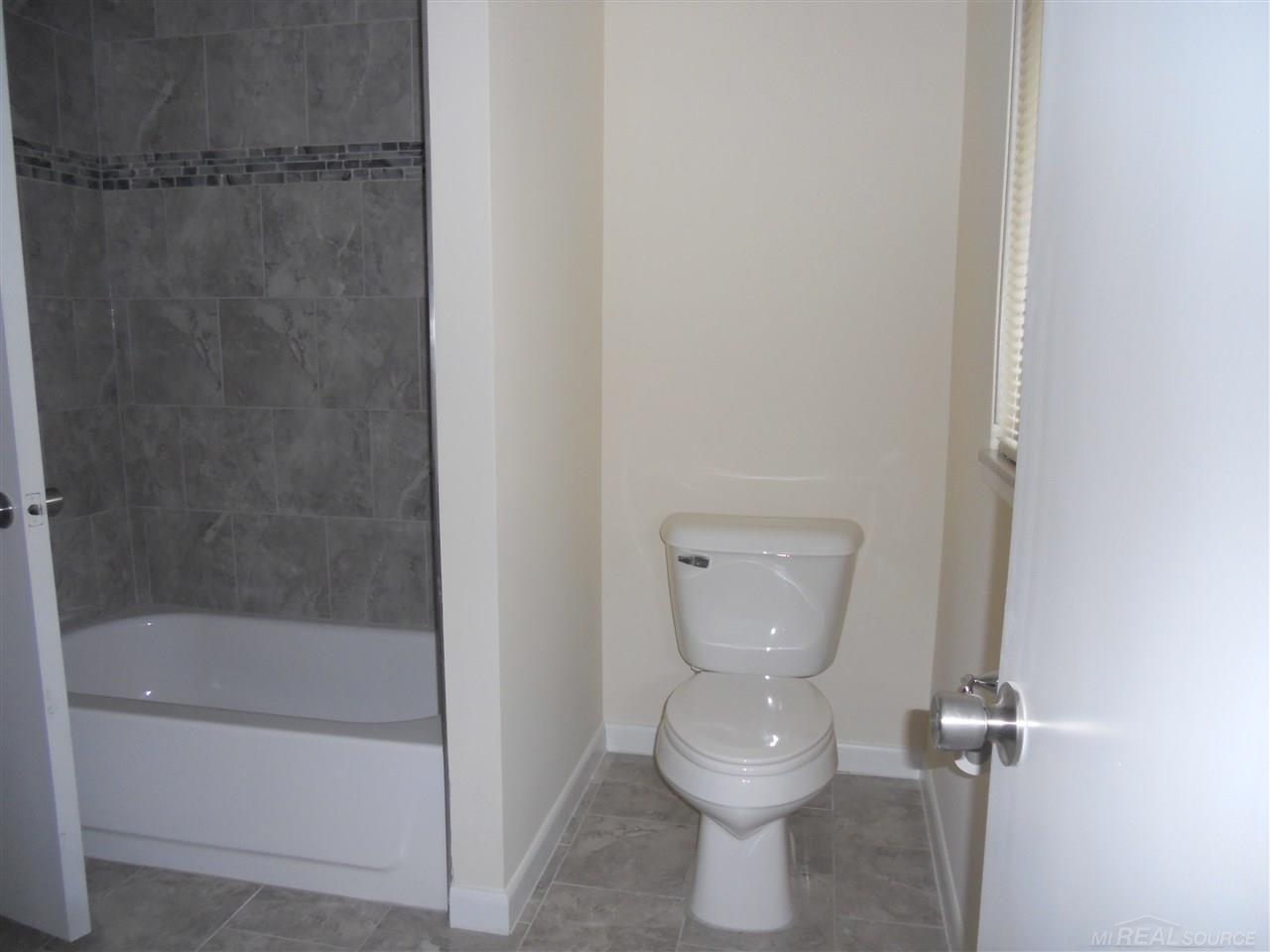 5911 Little Pine Lane Rochester, MI 48306 - Photo 28 of 38 31310681-27.JPG