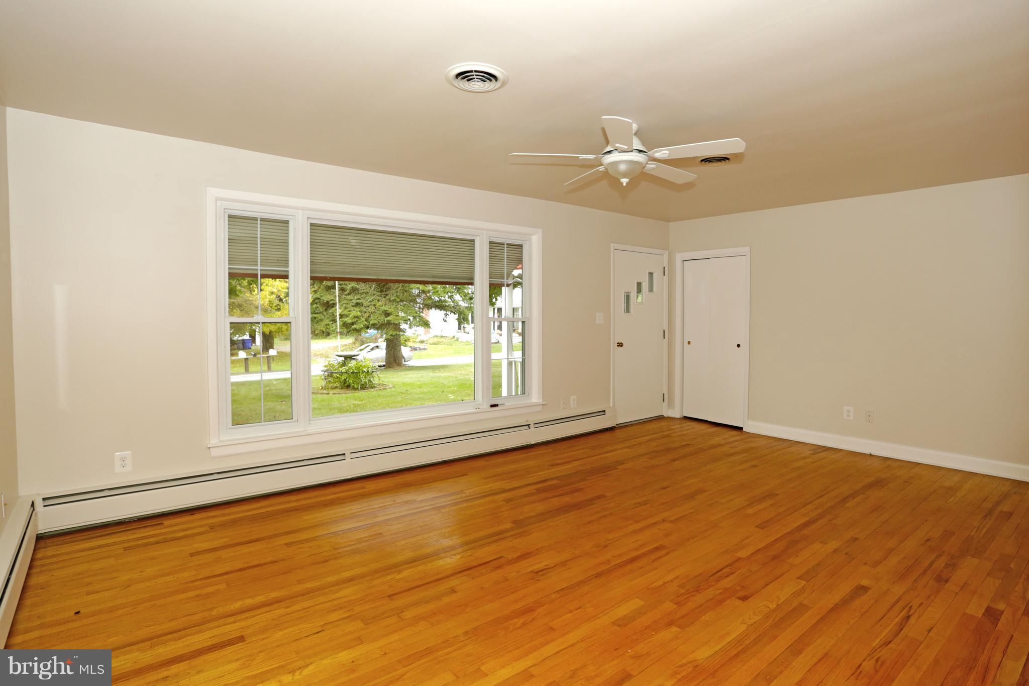 415 Calvary Road Churchville, MD 21028 - Photo 8 of 25 Living Room