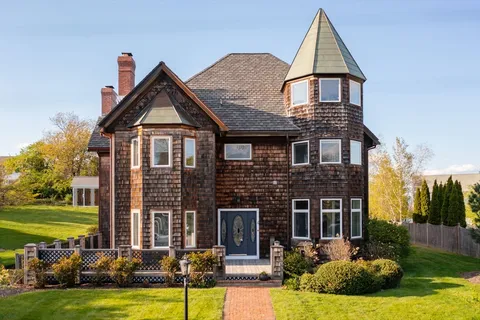 $1,249,000 | 4 Harborview Road, Hull, MA 02045