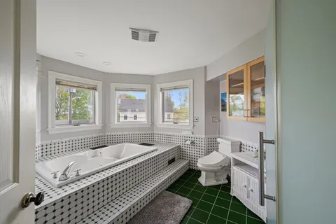 $1,249,000 | 4 Harborview Road, Hull, MA 02045