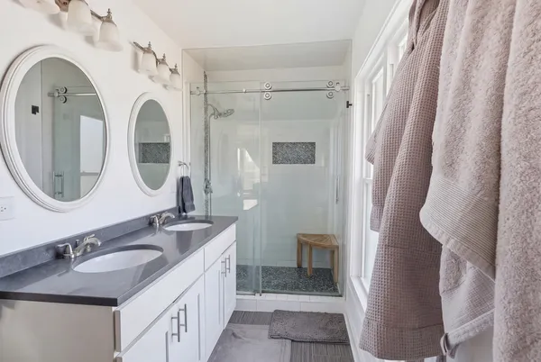 $379,999 | 410 Standish Street, Elgin, IL 60123