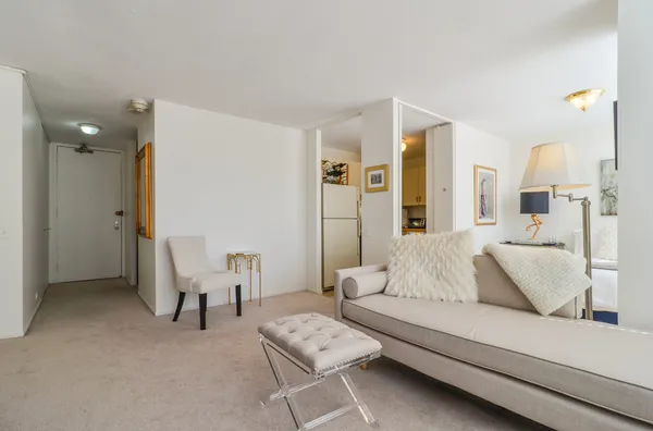 $210,000 | 405 North Wabash Avenue, Unit 1305, Chicago, IL 60611