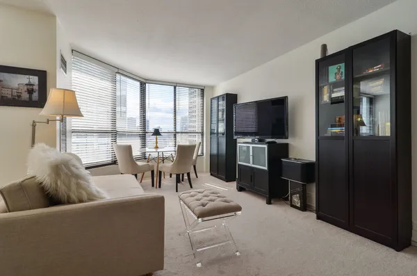 $210,000 | 405 North Wabash Avenue, Unit 1305, Chicago, IL 60611