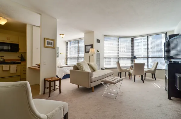 $210,000 | 405 North Wabash Avenue, Unit 1305, Chicago, IL 60611