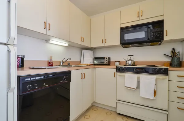 $210,000 | 405 North Wabash Avenue, Unit 1305, Chicago, IL 60611