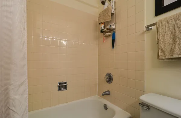 $210,000 | 405 North Wabash Avenue, Unit 1305, Chicago, IL 60611