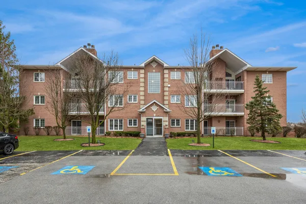 $287,500 | 11555 Settlers Pond Way, Unit 1A, Orland Park, IL 60467
