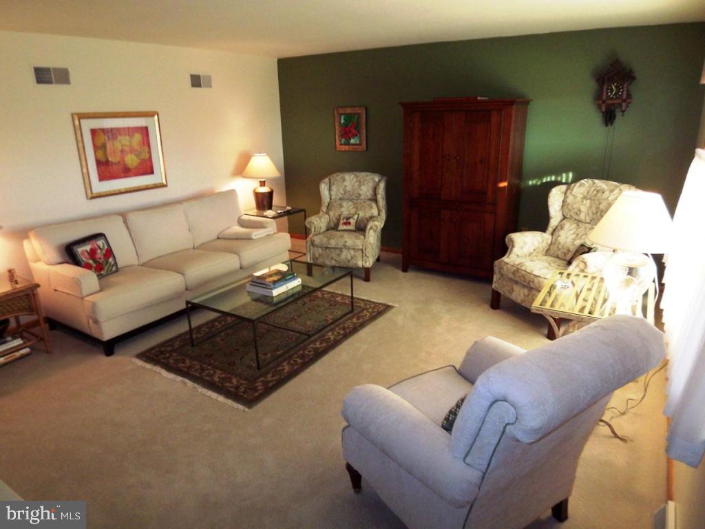 660 Snyder Road Lititz, PA 17543 - Photo 3 of 19