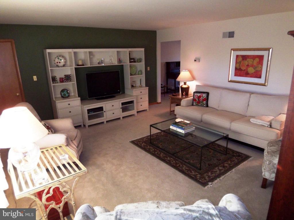 660 Snyder Road Lititz, PA 17543 - Photo 4 of 19