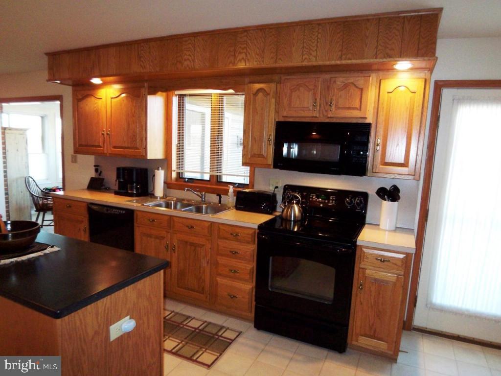 660 Snyder Road Lititz, PA 17543 - Photo 6 of 19