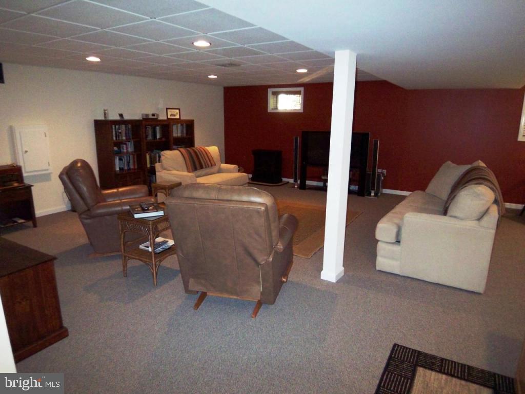 660 Snyder Road Lititz, PA 17543 - Photo 10 of 19