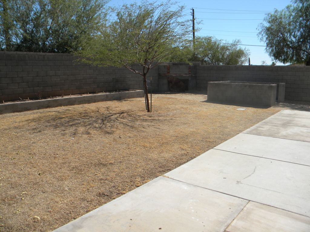 15 West Hayduk Road Phoenix, AZ 85041 - Photo 3 of 18 Backyard view 2