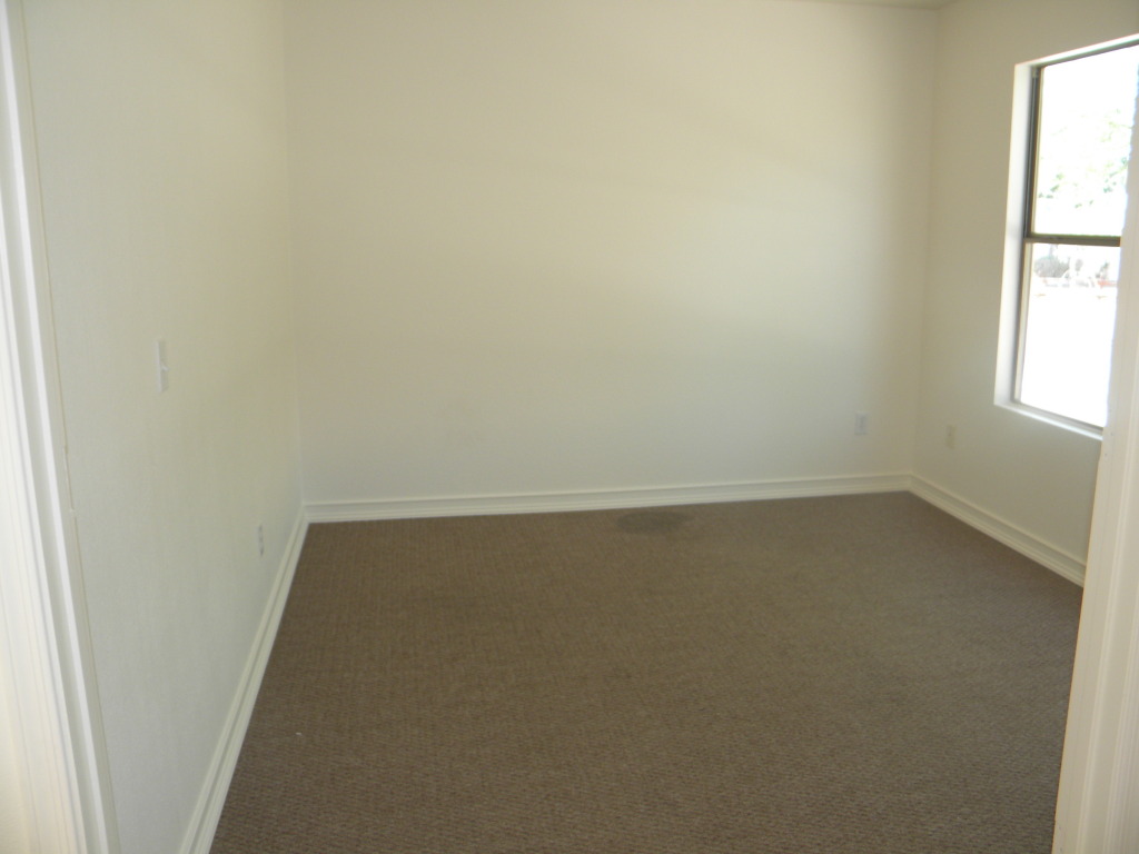 15 West Hayduk Road Phoenix, AZ 85041 - Photo 8 of 18 Den