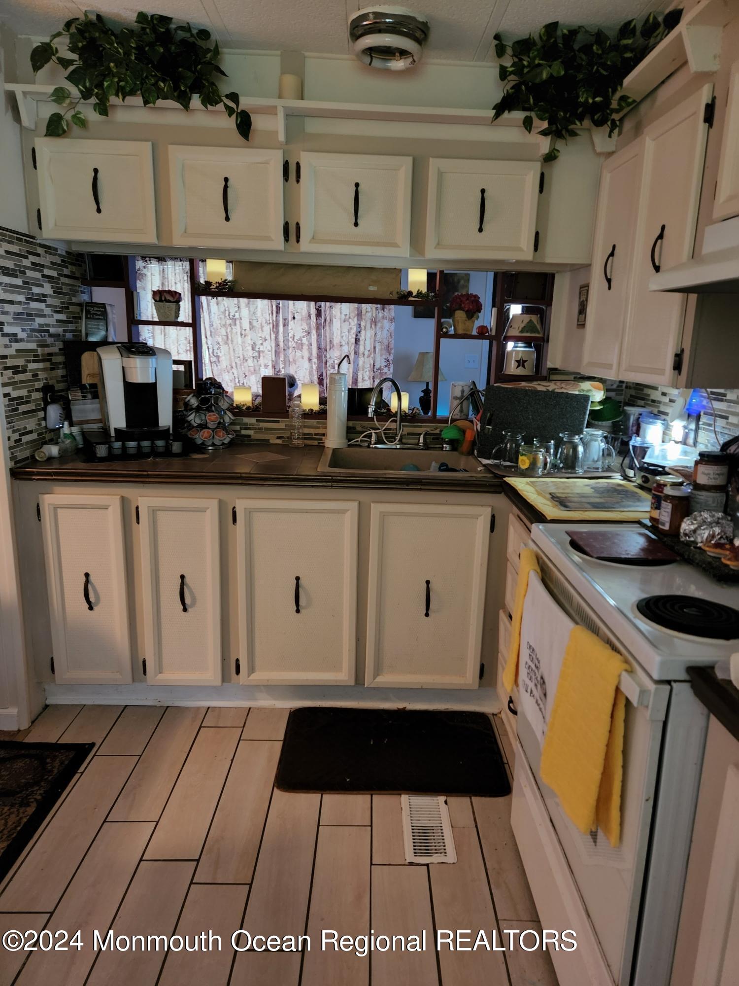 8 Eagle Road Jackson, NJ 08527 - Photo 14 of 21 8 Eagle Kitchen