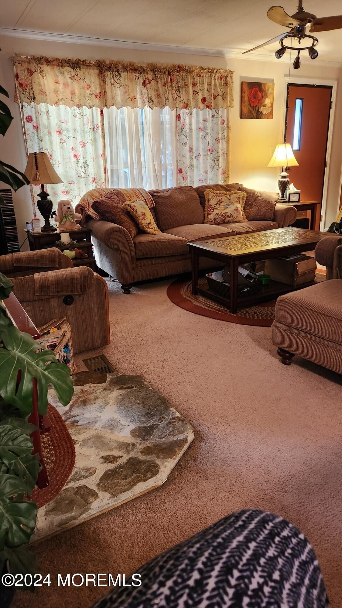 8 Eagle Road Jackson, NJ 08527 - Photo 7 of 21 8 eagle Living room 3