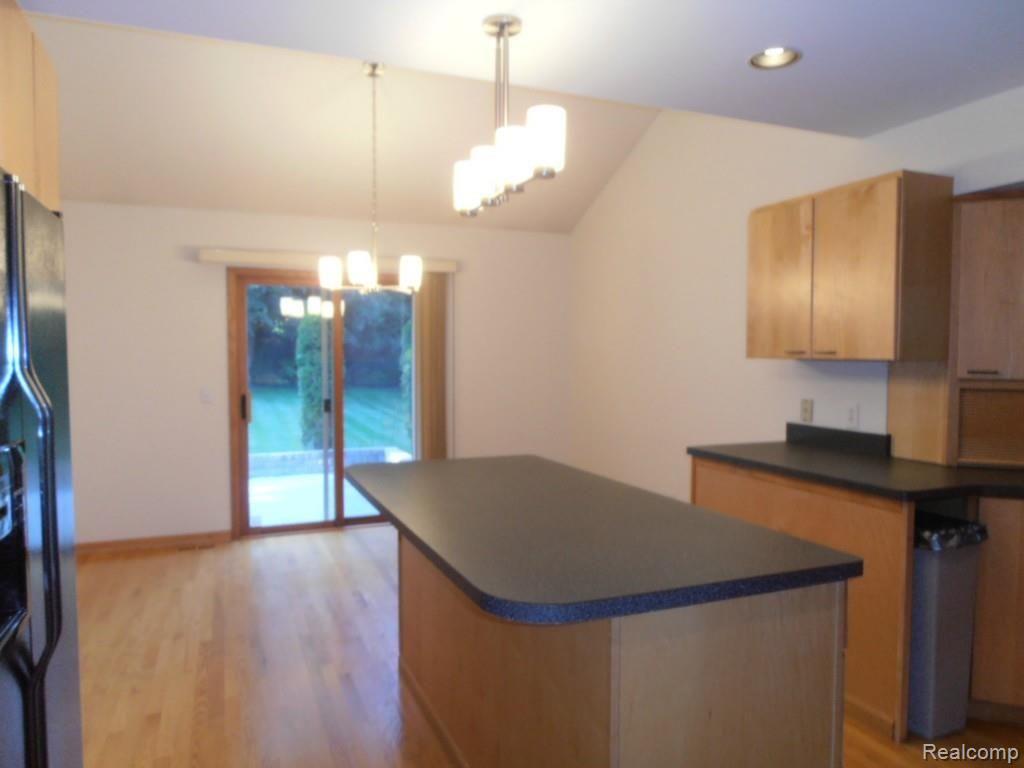 1111 Bloomer Road Rochester, MI 48307 - Photo 5 of 29 P8280148.jpg