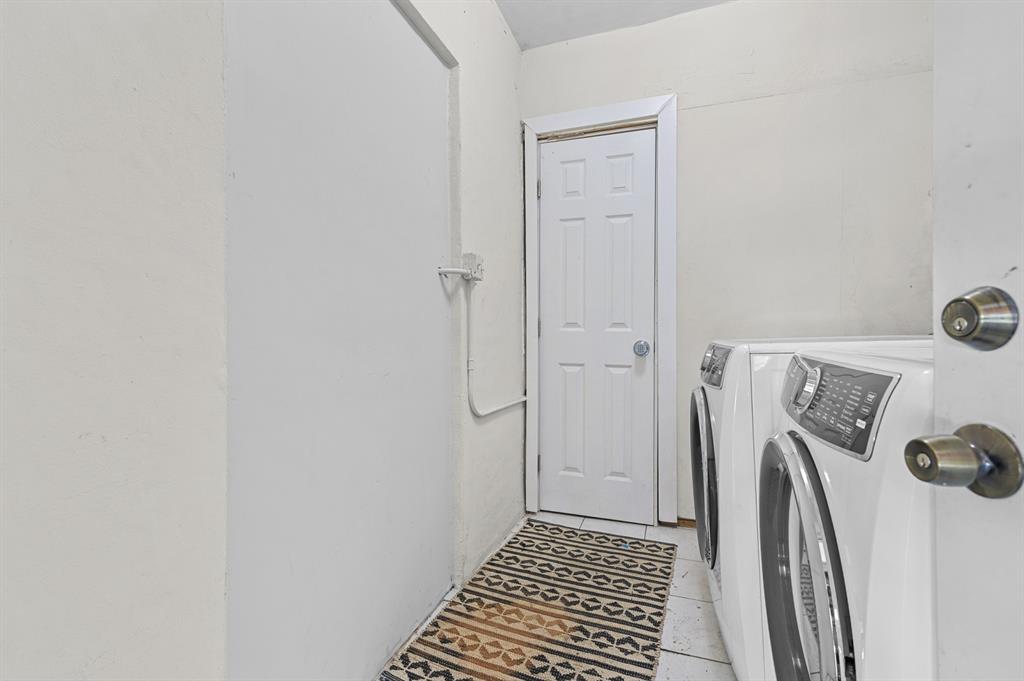 6375 Southwest 29th Street Miami, FL 33155 - Photo 17 of 51 a view of bathroom