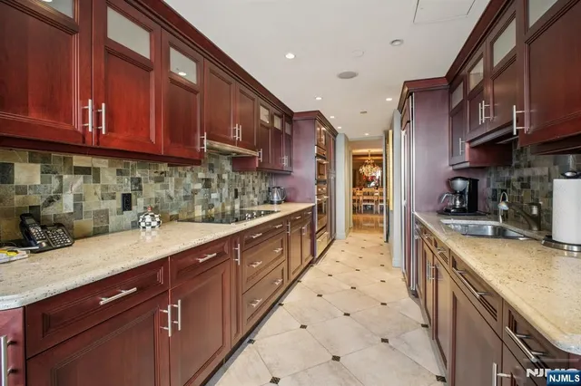 $1,275,000 | 800 Palisade Avenue, Unit PH21A, Fort Lee, NJ 07024