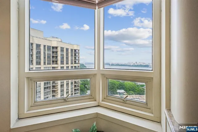 $1,275,000 | 800 Palisade Avenue, Unit PH21A, Fort Lee, NJ 07024