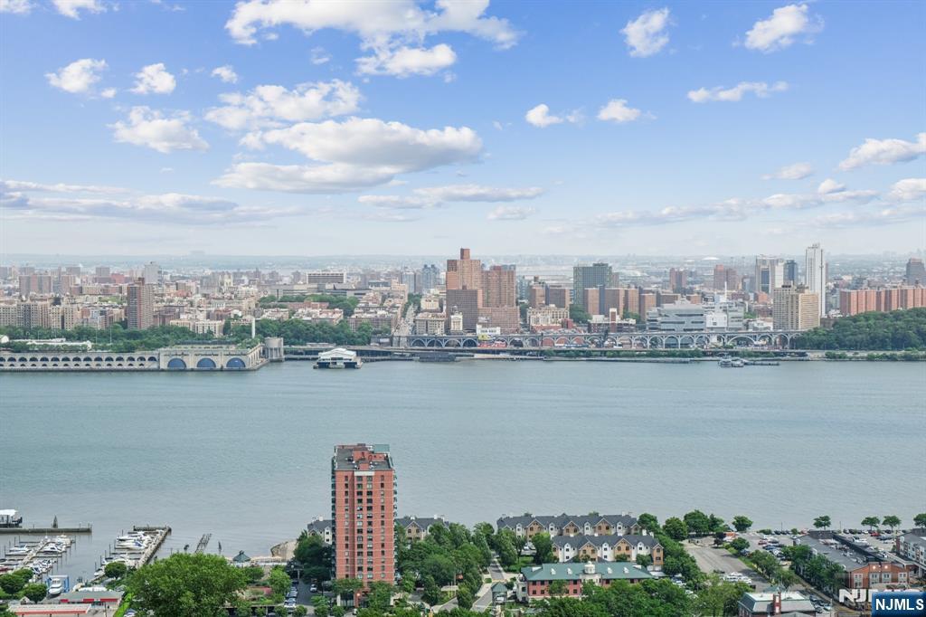 800 Palisade Avenue, Unit PH21A Fort Lee, NJ 07024 - Photo 27 of 50 a view of a city