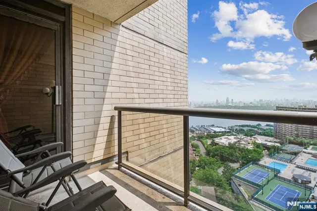 $1,275,000 | 800 Palisade Avenue, Unit PH21A, Fort Lee, NJ 07024