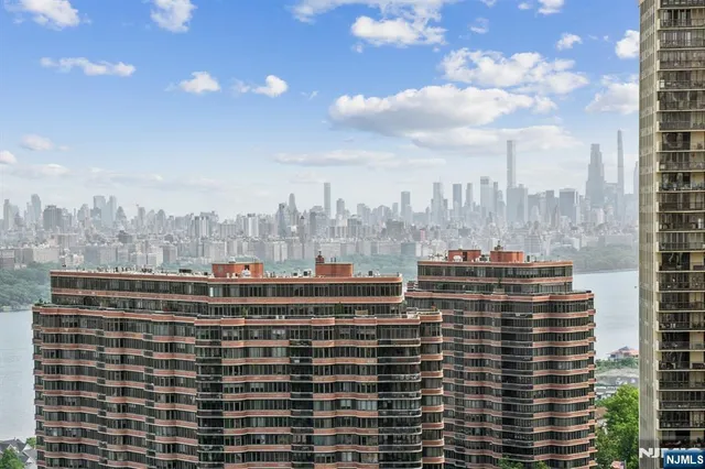 $1,275,000 | 800 Palisade Avenue, Unit PH21A, Fort Lee, NJ 07024