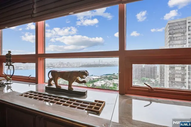 $1,275,000 | 800 Palisade Avenue, Unit PH21A, Fort Lee, NJ 07024
