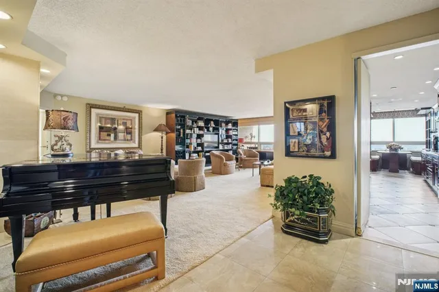 $1,275,000 | 800 Palisade Avenue, Unit PH21A, Fort Lee, NJ 07024