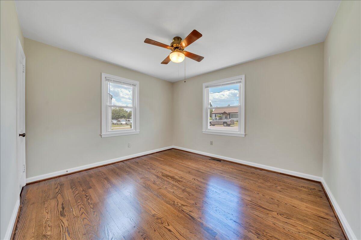 4933 Hildebrand Road Northwest Roanoke, VA 24012 - Photo 13 of 29 13-MIB04575