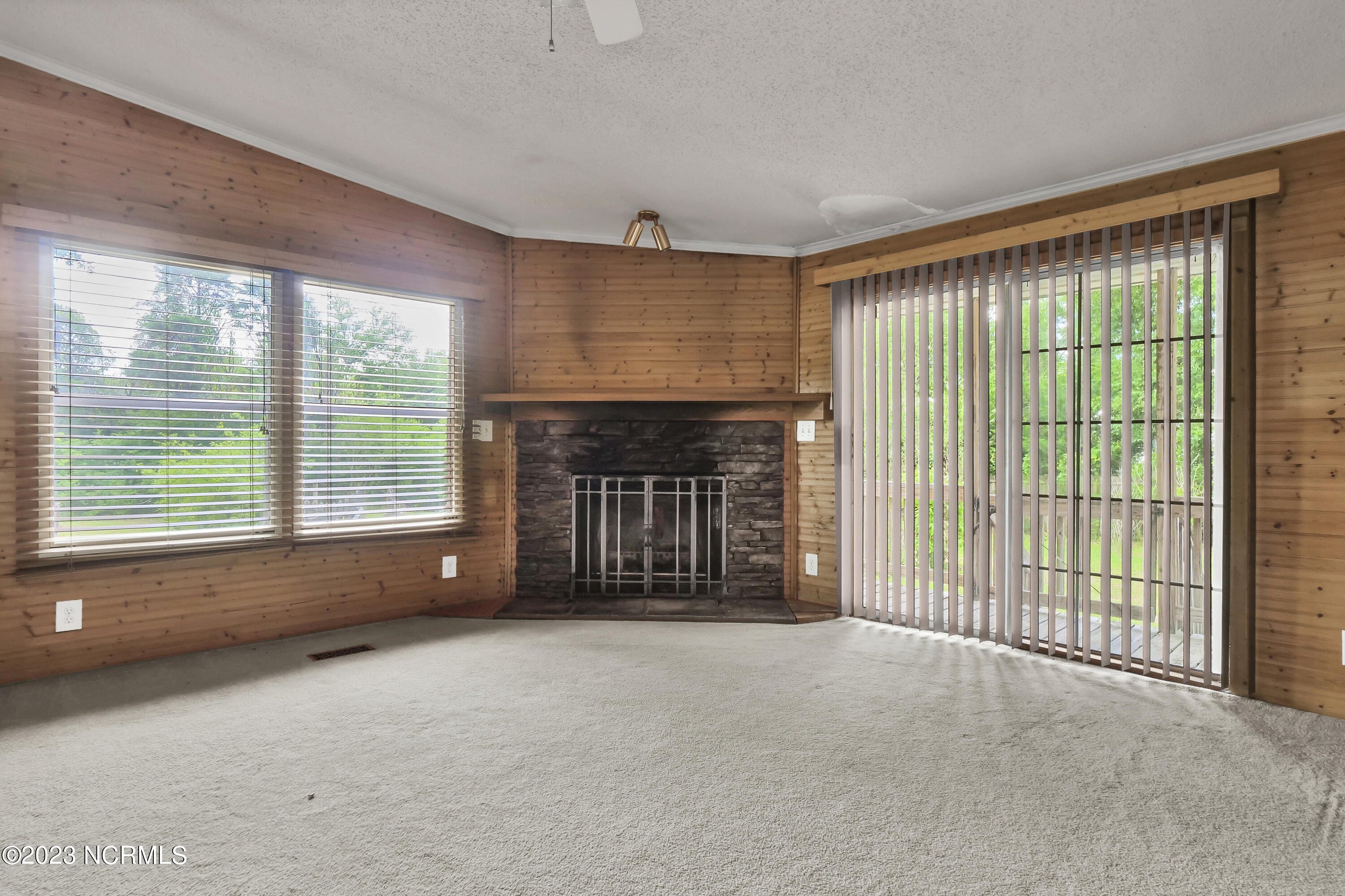 8 Scotts Hill Loop Road Wilmington, NC 28411 - Photo 17 of 40 Family RM Fireplacea