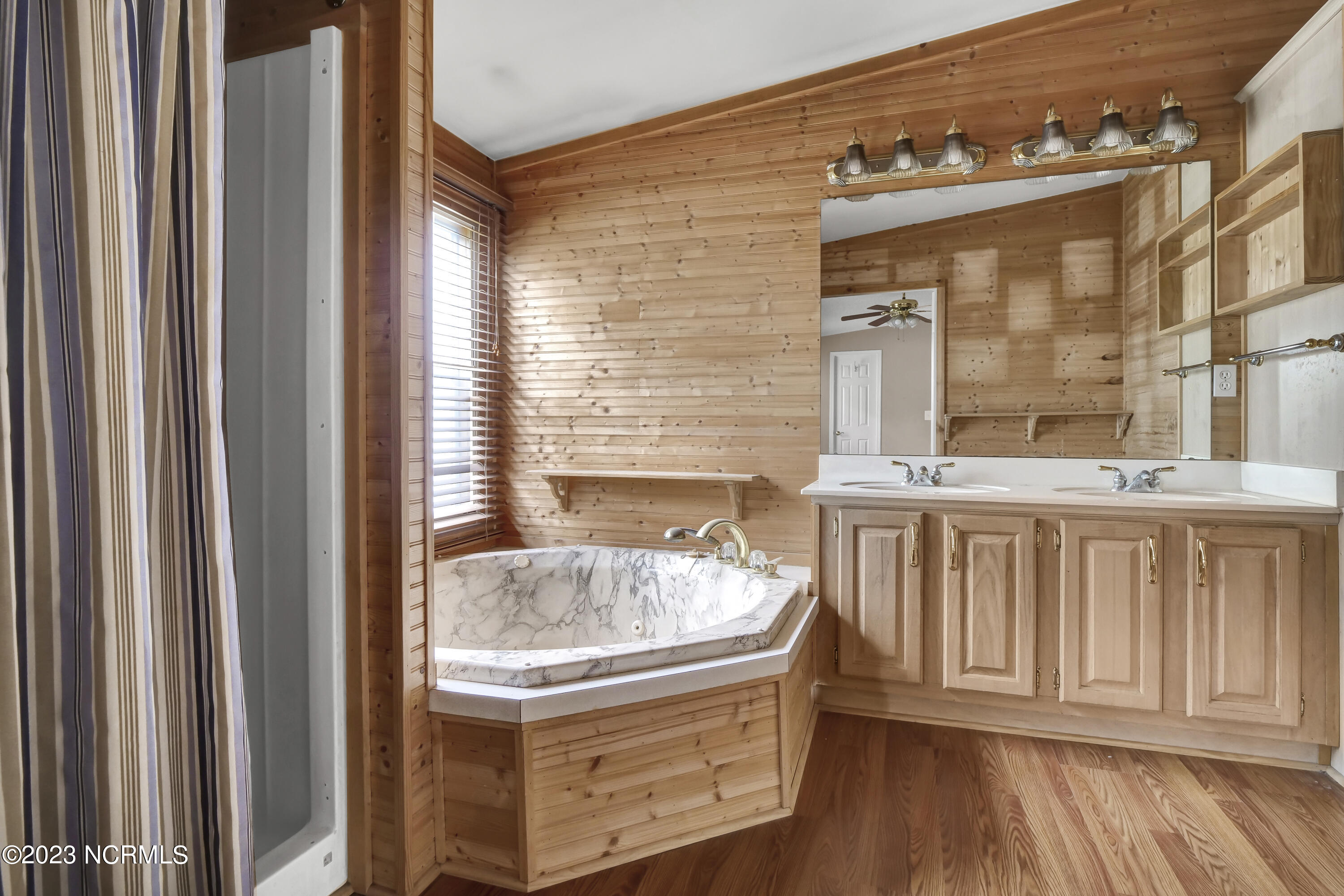 8 Scotts Hill Loop Road Wilmington, NC 28411 - Photo 20 of 40 Owner Bath