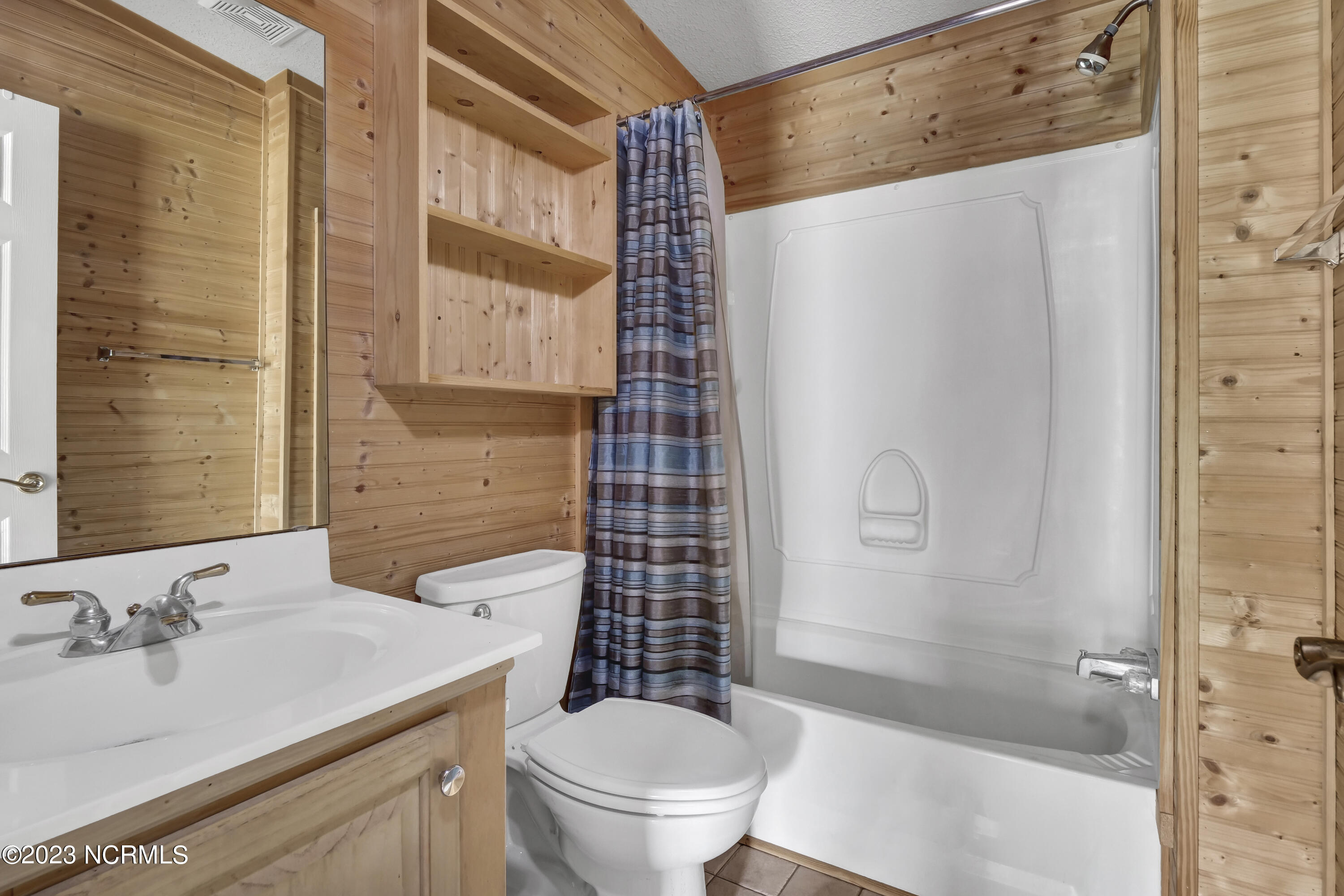 8 Scotts Hill Loop Road Wilmington, NC 28411 - Photo 23 of 40 Main Bath