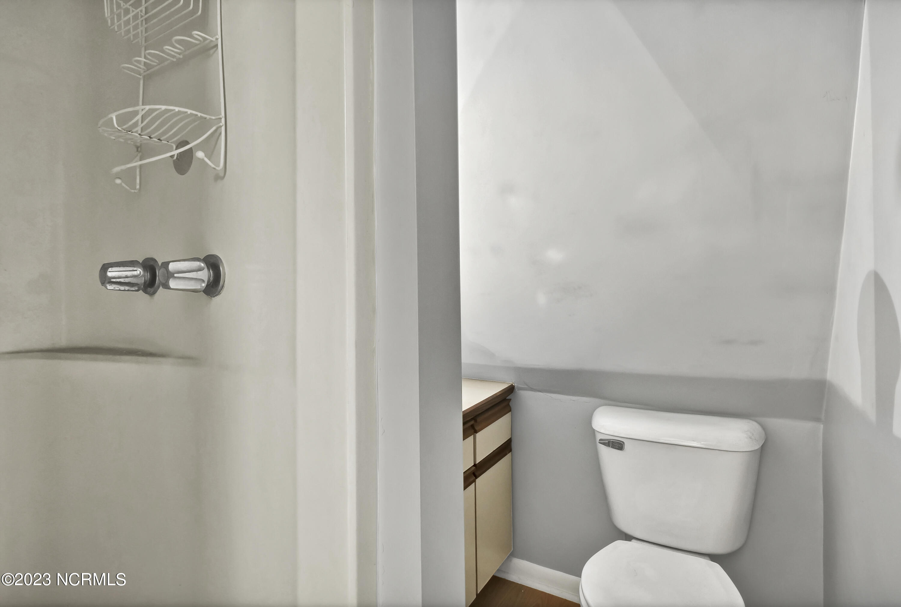 8 Scotts Hill Loop Road Wilmington, NC 28411 - Photo 31 of 40 Bath above garage