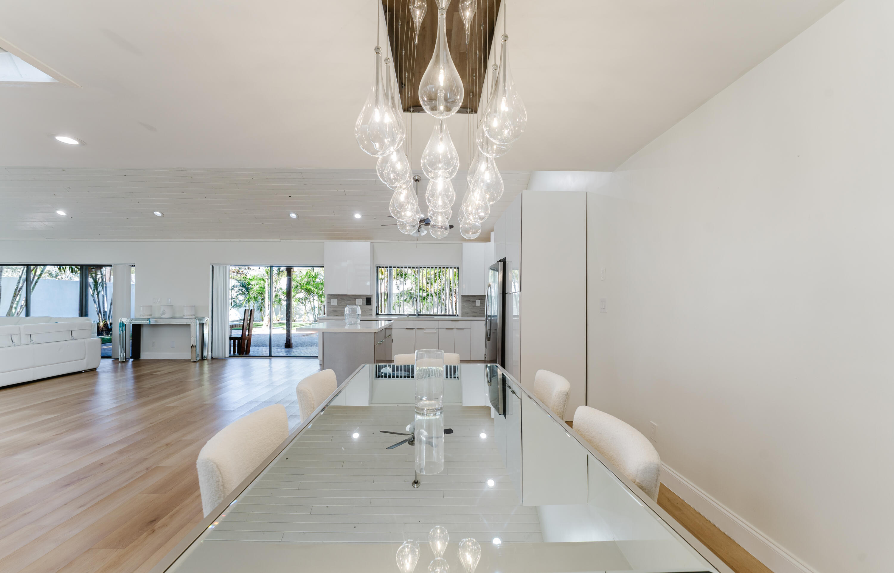 665 Jeffery Street Boca Raton, FL 33487 - Photo 6 of 44 a lobby with furniture and chandelier