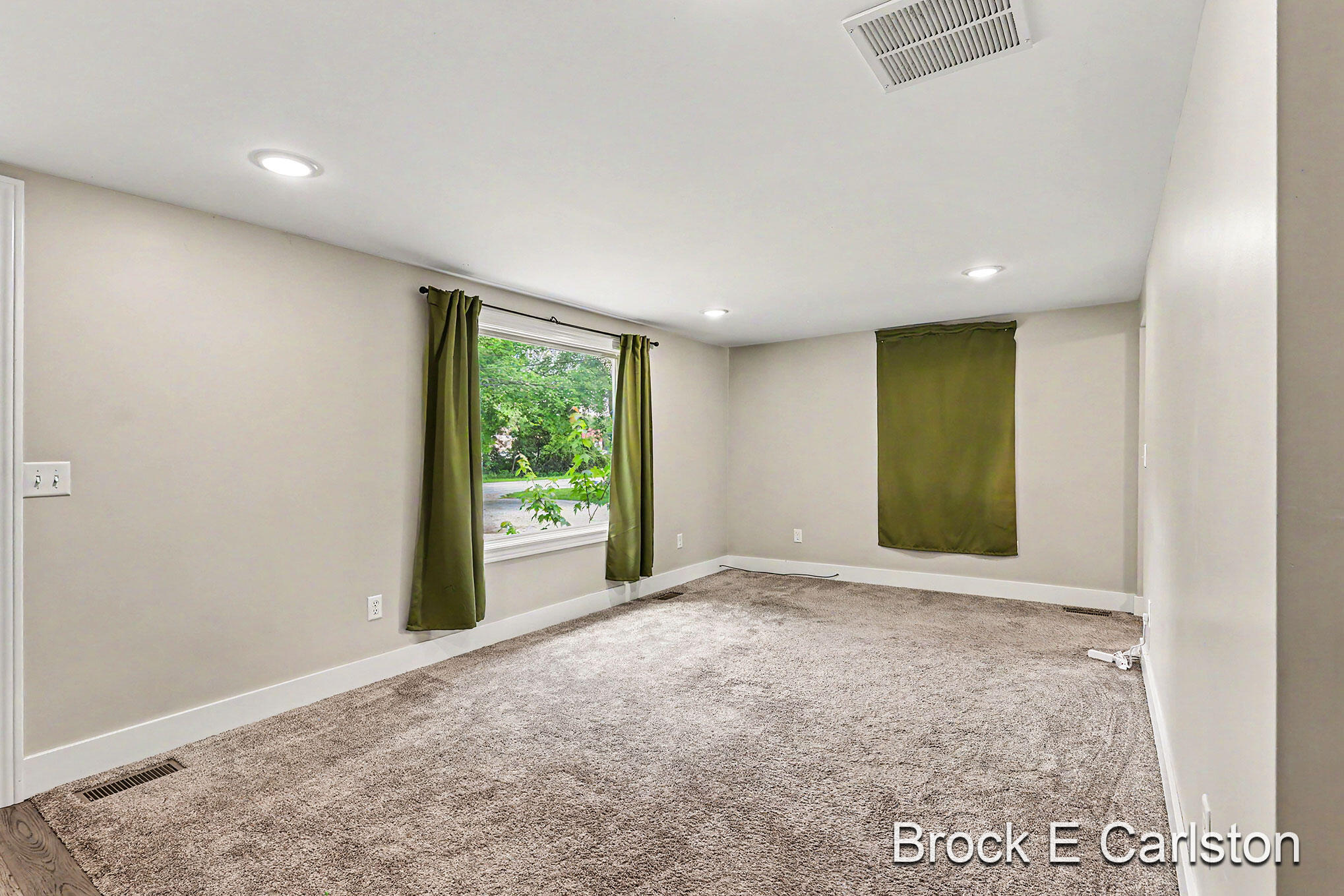 643 East Sternberg Road Norton Shores, MI 49441 - Photo 17 of 36 QJ1A9900