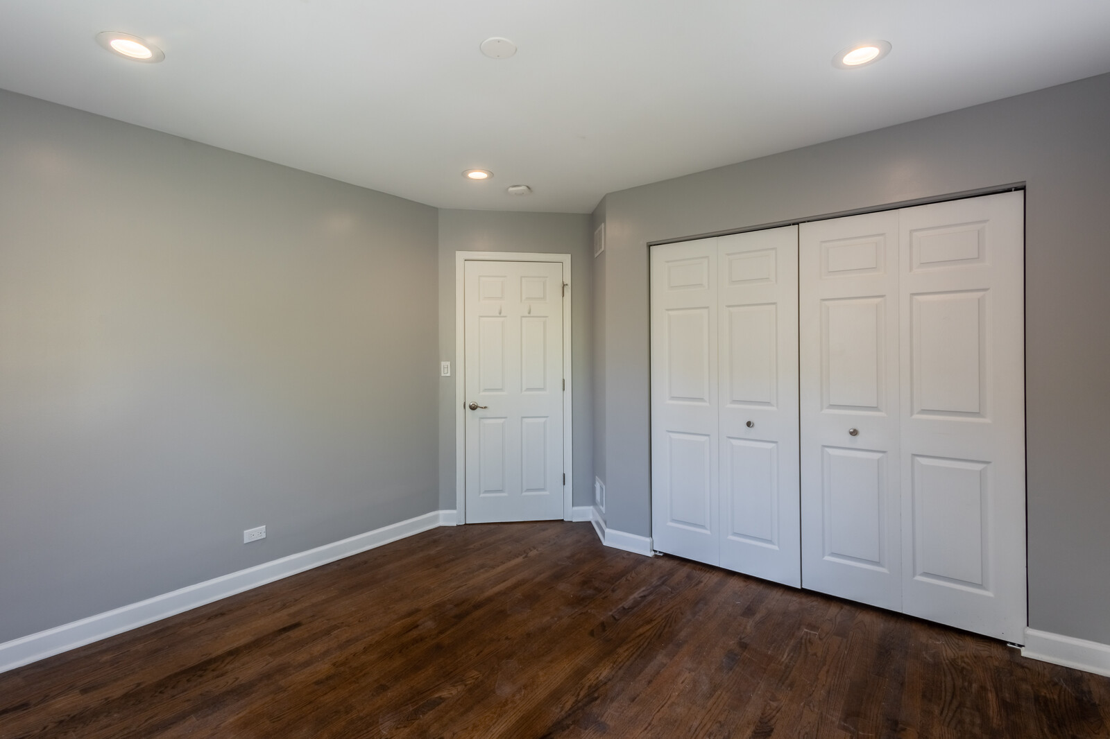 1244 Georgetown Way Vernon Hills, IL 60061 - Photo 15 of 17 a view of room with wooden floor and natural light