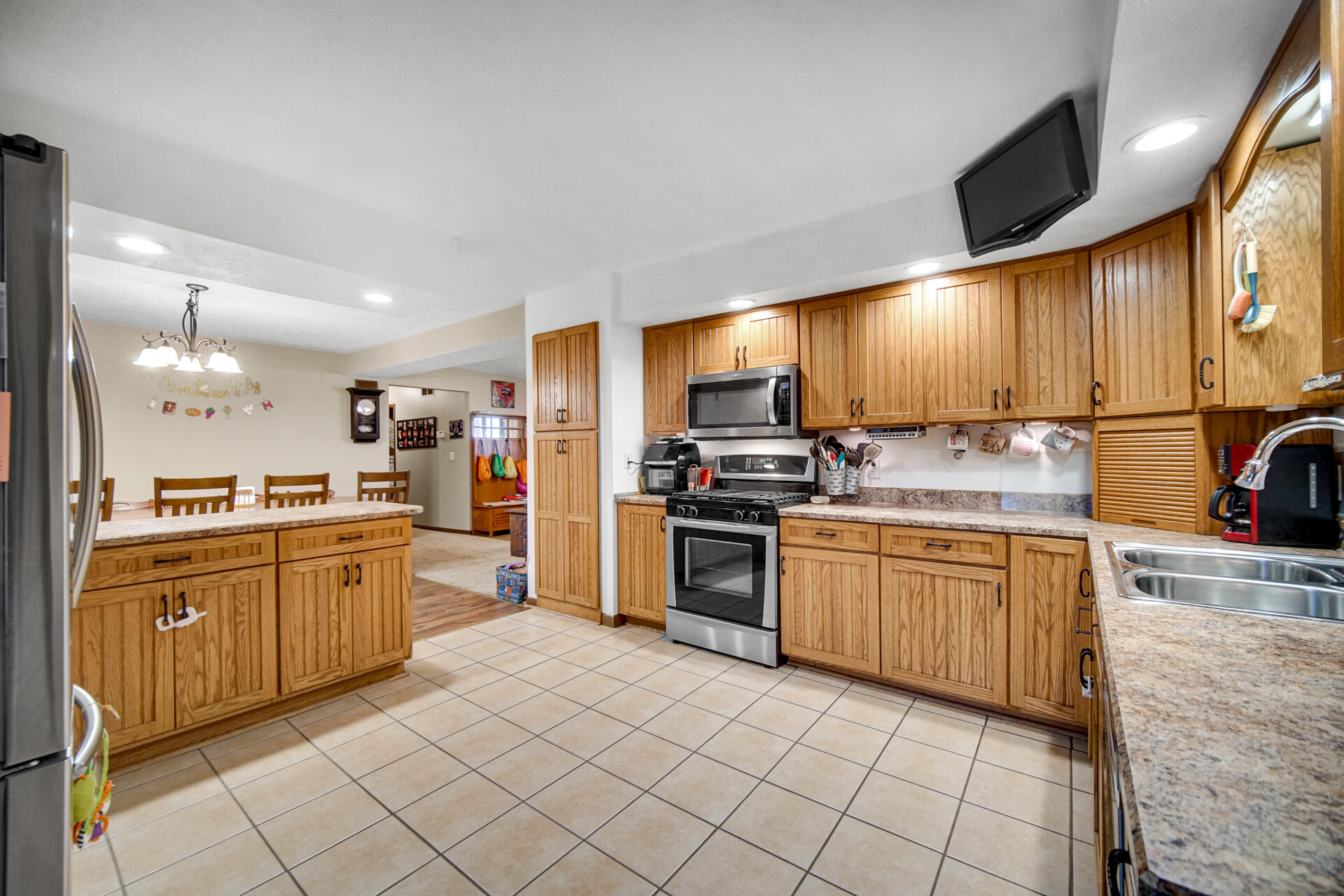 1112 East Division Road La Porte, IN 46350 - Photo 5 of 26 1920x1280