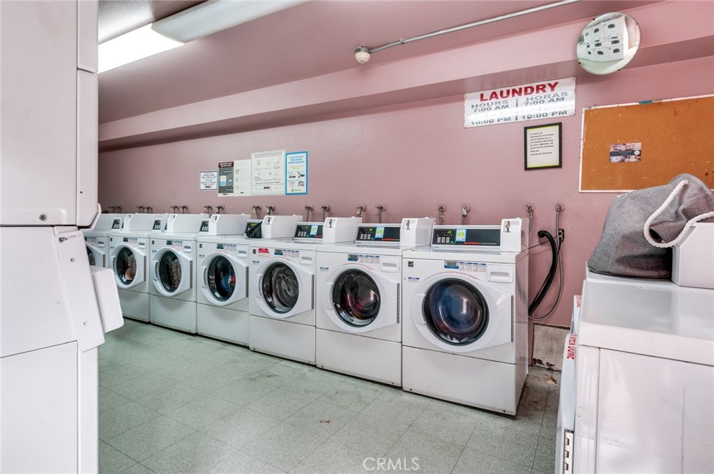 450 East 4th Street, Unit 221 Santa Ana, CA 92701 - Photo 26 of 43 a utility room with dryer and washer