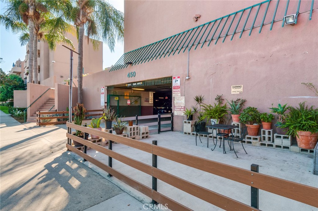 450 East 4th Street, Unit 221 Santa Ana, CA 92701 - Photo 29 of 43 a living room with patio furniture and a potted plant