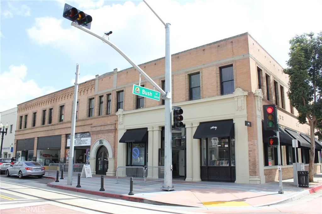450 East 4th Street, Unit 221 Santa Ana, CA 92701 - Photo 36 of 43 a front view of a building with street